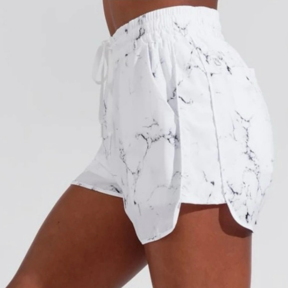 NWT BuffBunny Women’s Marble Flo Shorts